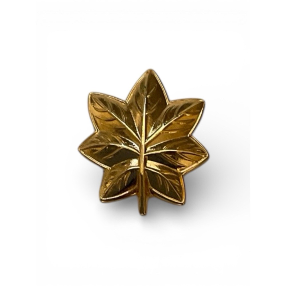 WWII Maple Leaf Gold Tone Officer Military Rank OEC 603 Lapel Pin Hat Pinback